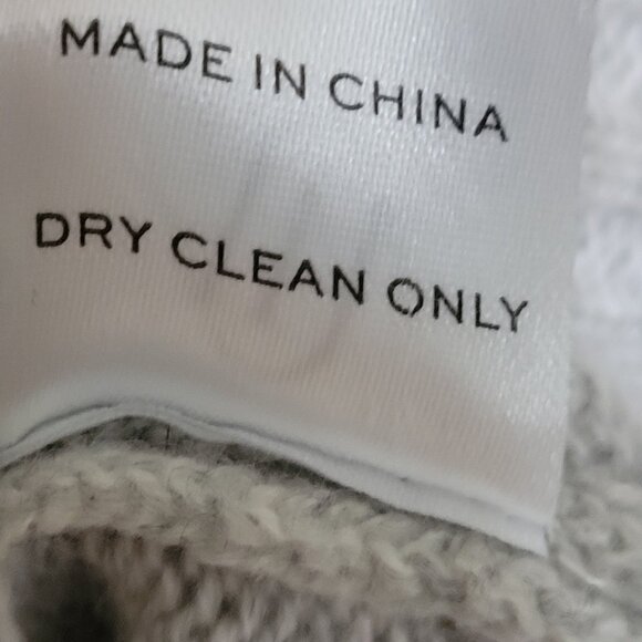 Alice Walk V-Neck Cashmere Sweater in Heathered Gray - Picture 9 of 9